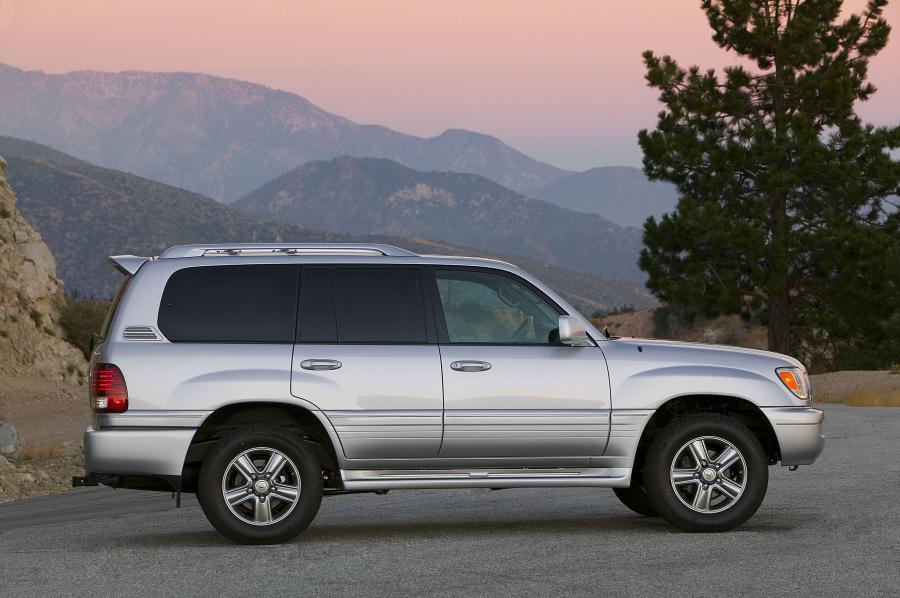  Lexus LX470 2006 года  (фото 2 из 13)